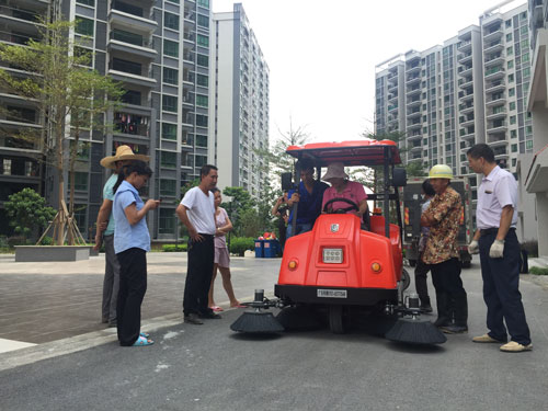  怎樣挑選電動掃地機