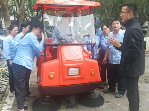 環(huán)衛(wèi)掃地機節(jié)能環(huán)保成本更低