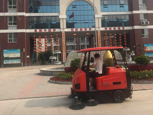 駕駛式掃地機哪個好？怎么選擇