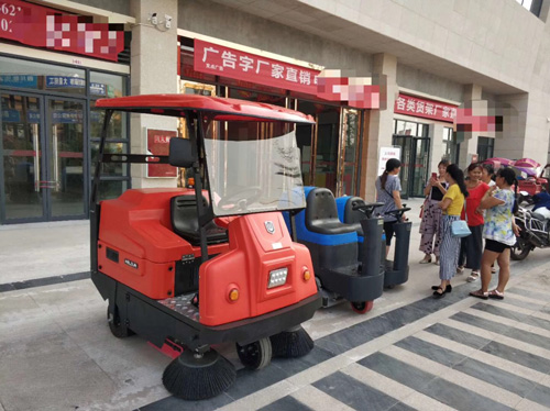 小區(qū)掃地機節(jié)能清掃效率高