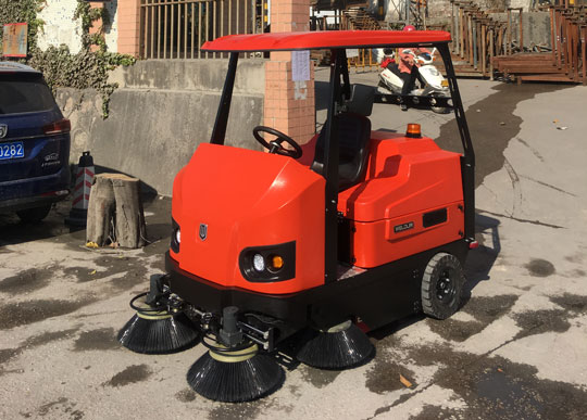 小型電動(dòng)掃地機(jī)優(yōu)勢(shì)有哪些