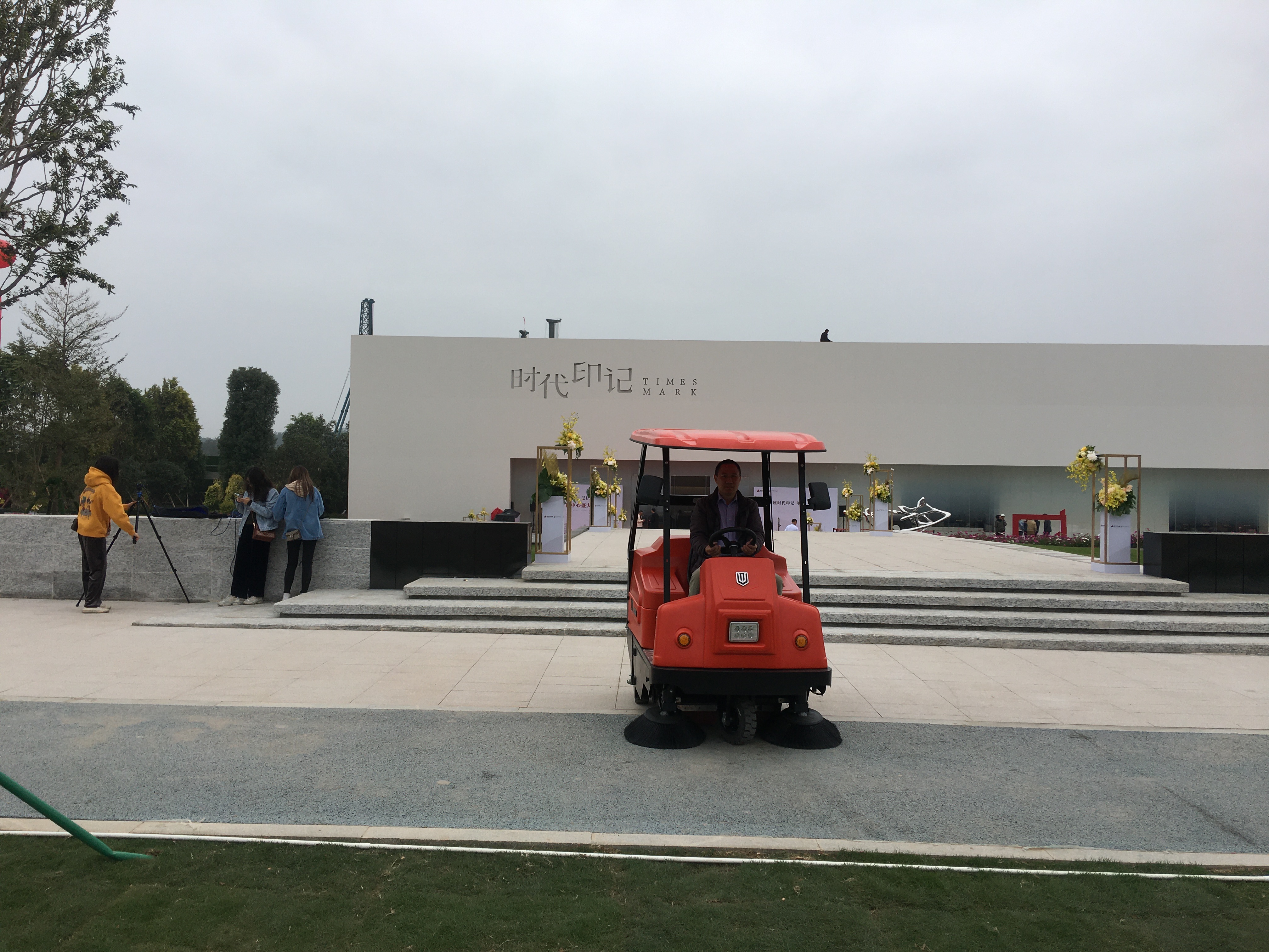 工廠掃地機(jī)