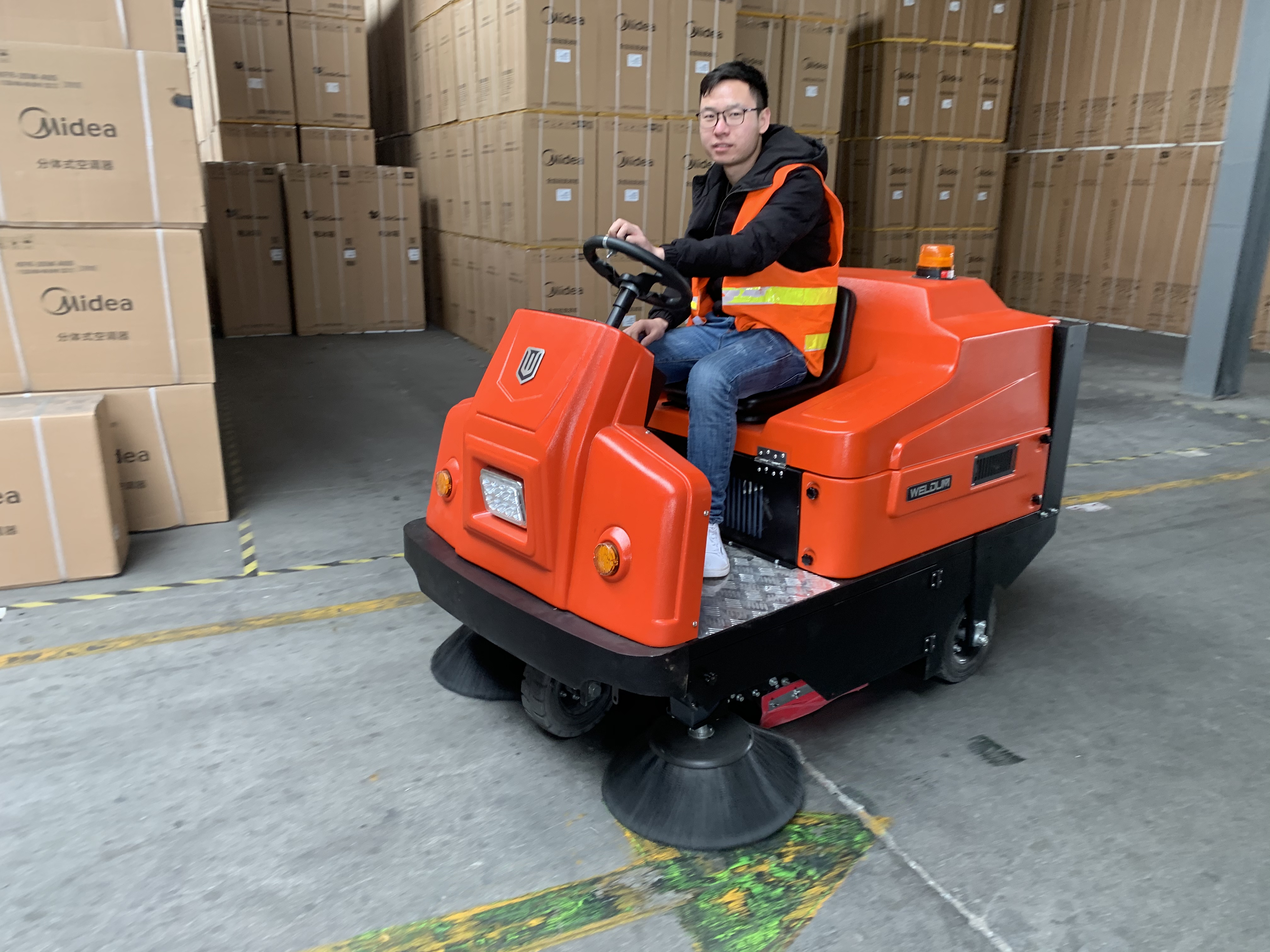 電動(dòng)掃地車的發(fā)展趨勢(shì)及特性