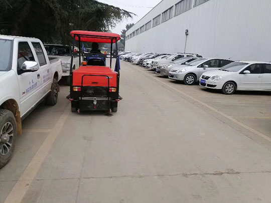 電動(dòng)掃地車清掃過程中能否有效防止浮塵污染