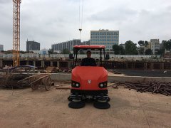 駕駛式掃地機(jī)有什么明顯優(yōu)點(diǎn)嘛