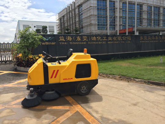  駕駛環(huán)衛(wèi)掃地車需要注意哪些事項