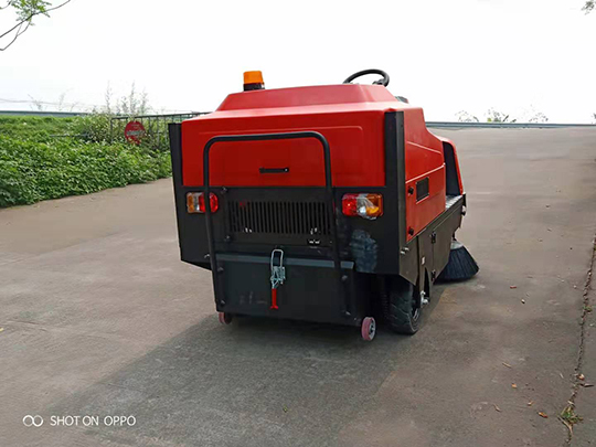 電動(dòng)環(huán)衛(wèi)掃地車維修與保養(yǎng)