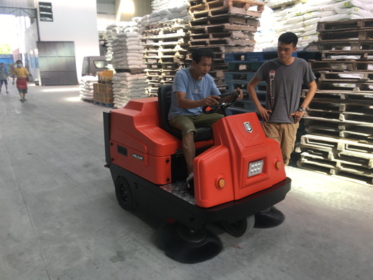 工廠用掃地車價(jià)格