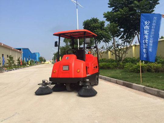 小型電動(dòng)掃地車怎么樣？可以清掃哪些垃圾