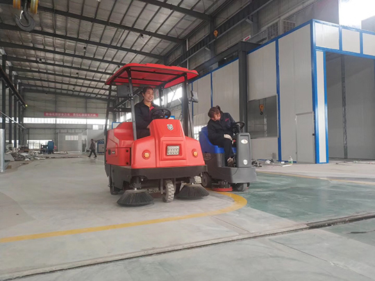 小型電動(dòng)掃地車優(yōu)勢(shì)特點(diǎn)及常見問題