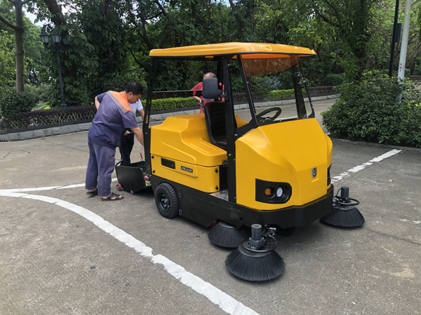電動(dòng)掃地車什么品牌好？選購技巧有哪些