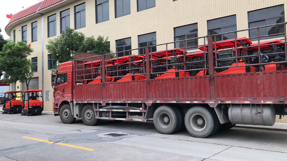 正規(guī)電動(dòng)掃地車操作流程，避免踩坑