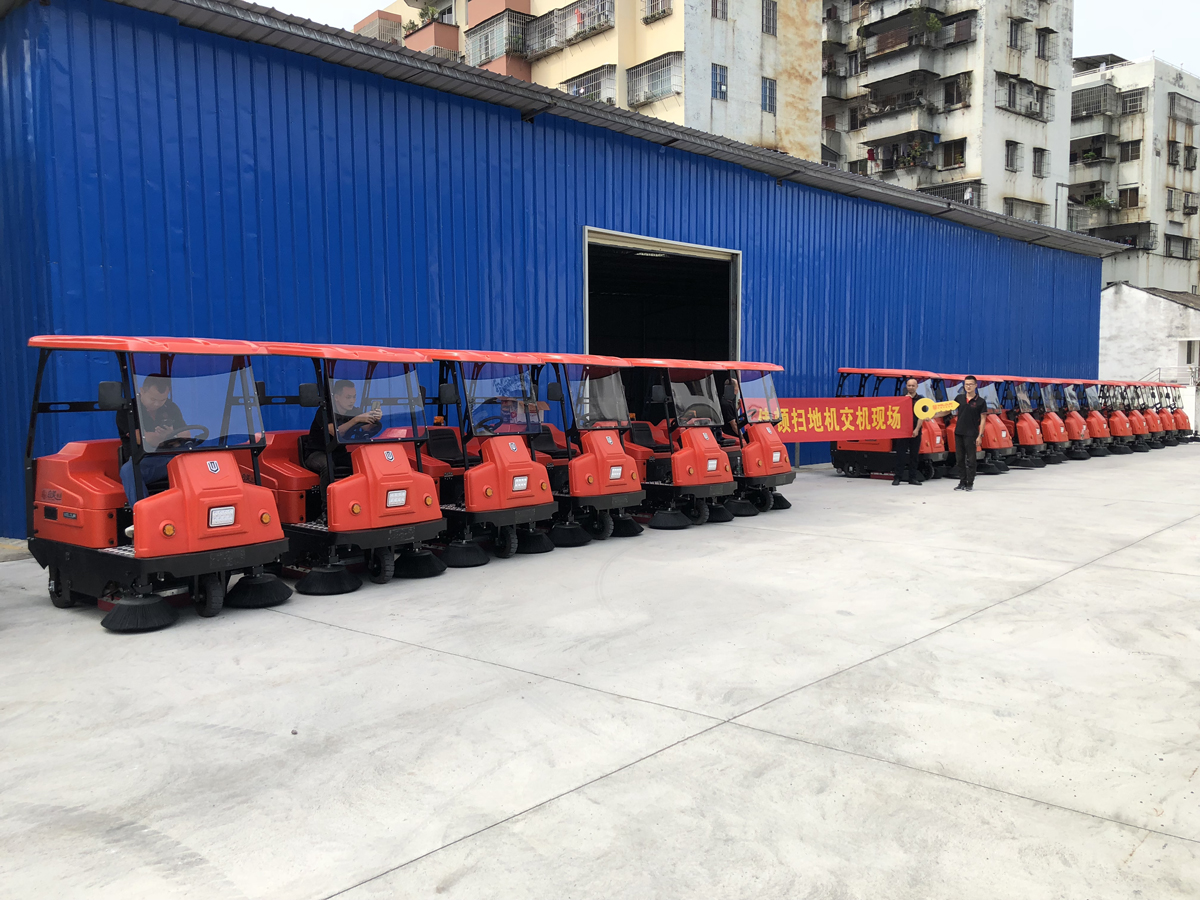 工業(yè)掃地車多少錢？清掃效率怎么樣