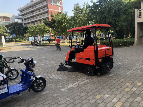 是否需要定期檢查電動掃地車