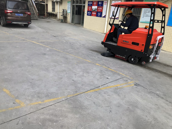 電動(dòng)掃地機(jī)