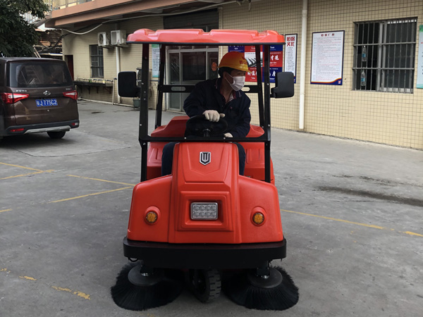 使用掃地車清掃具有哪些優(yōu)點？