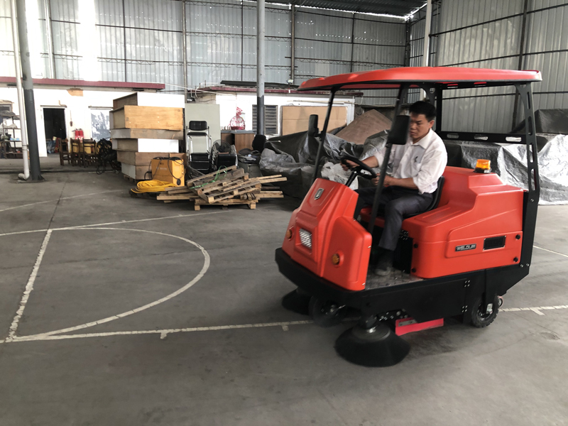 環(huán)衛(wèi)掃地車(chē)