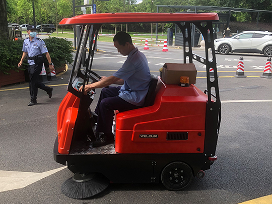小區(qū)掃地車(chē)多少錢(qián)一臺(tái)