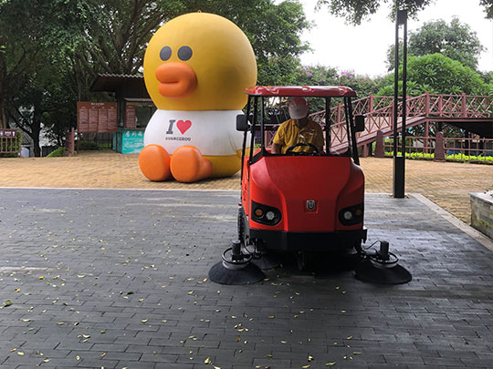 工業(yè)掃地機(jī)分為什么類