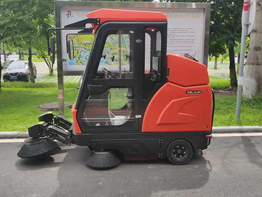 物業(yè)小區(qū)使用電動掃地車，高效解決小區(qū)居住環(huán)境